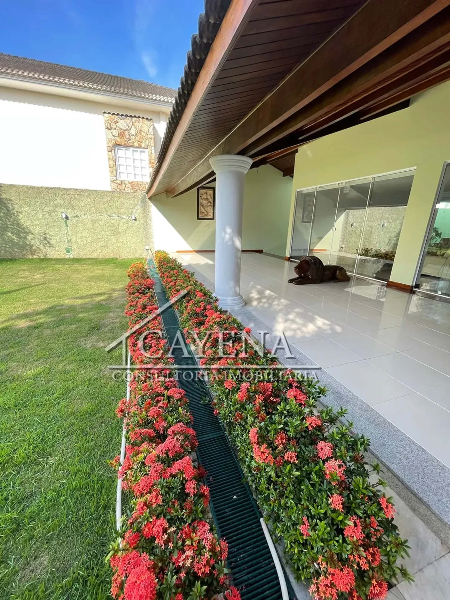 4 quartos e banheira: casa de 650 m² — photo 30