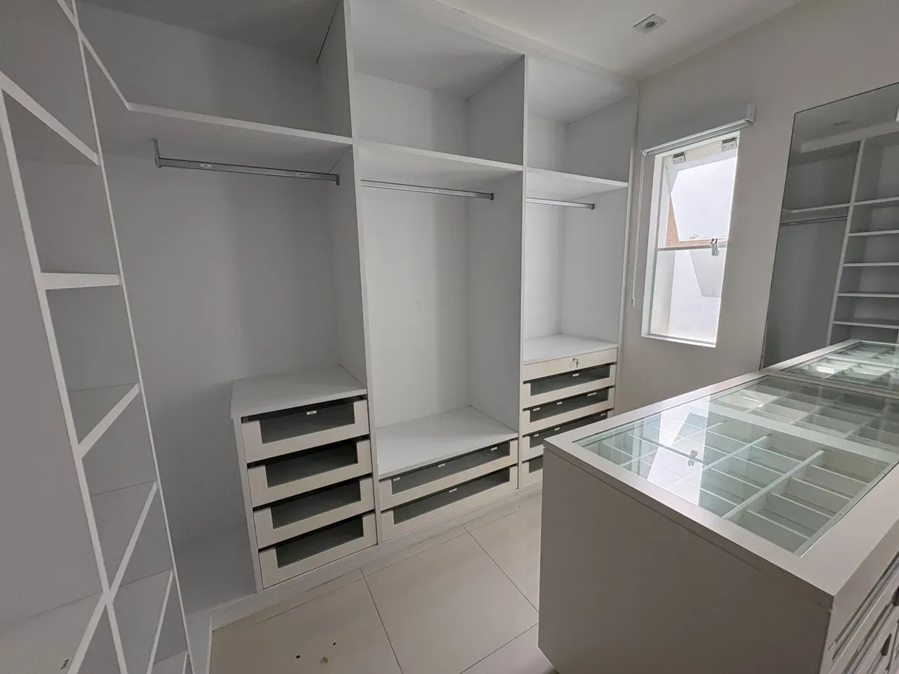 Furnished 6-suite house with 640 m² and 4 parking — photo 76