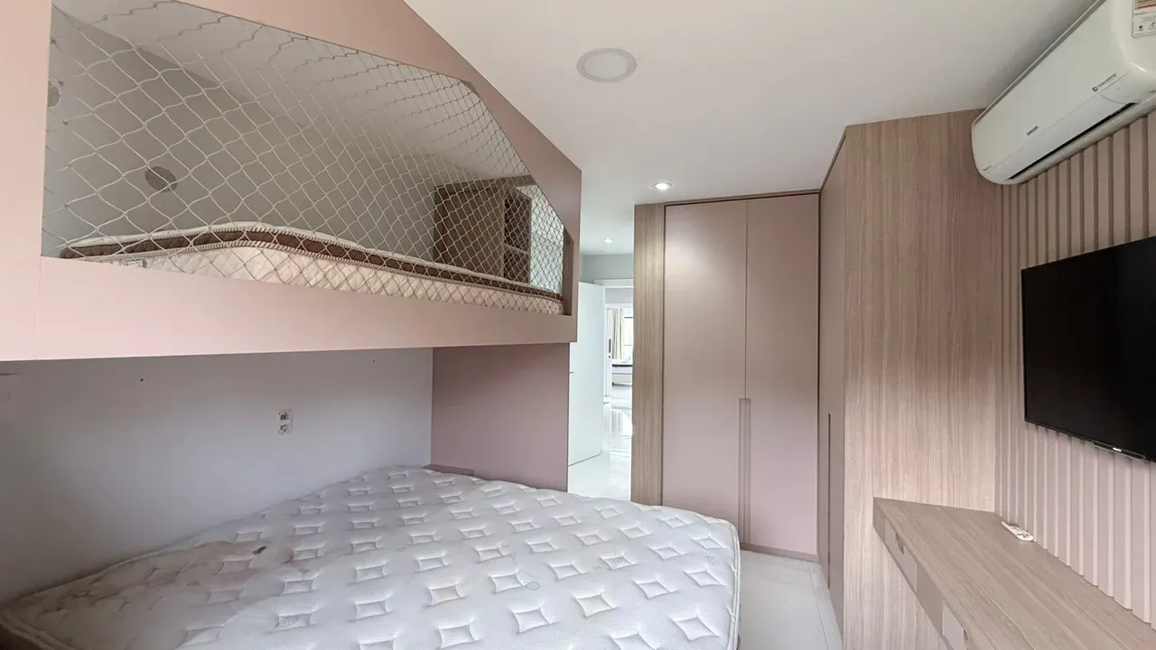 House with 6 bedrooms and an open kitchen with gas stove — photo 27