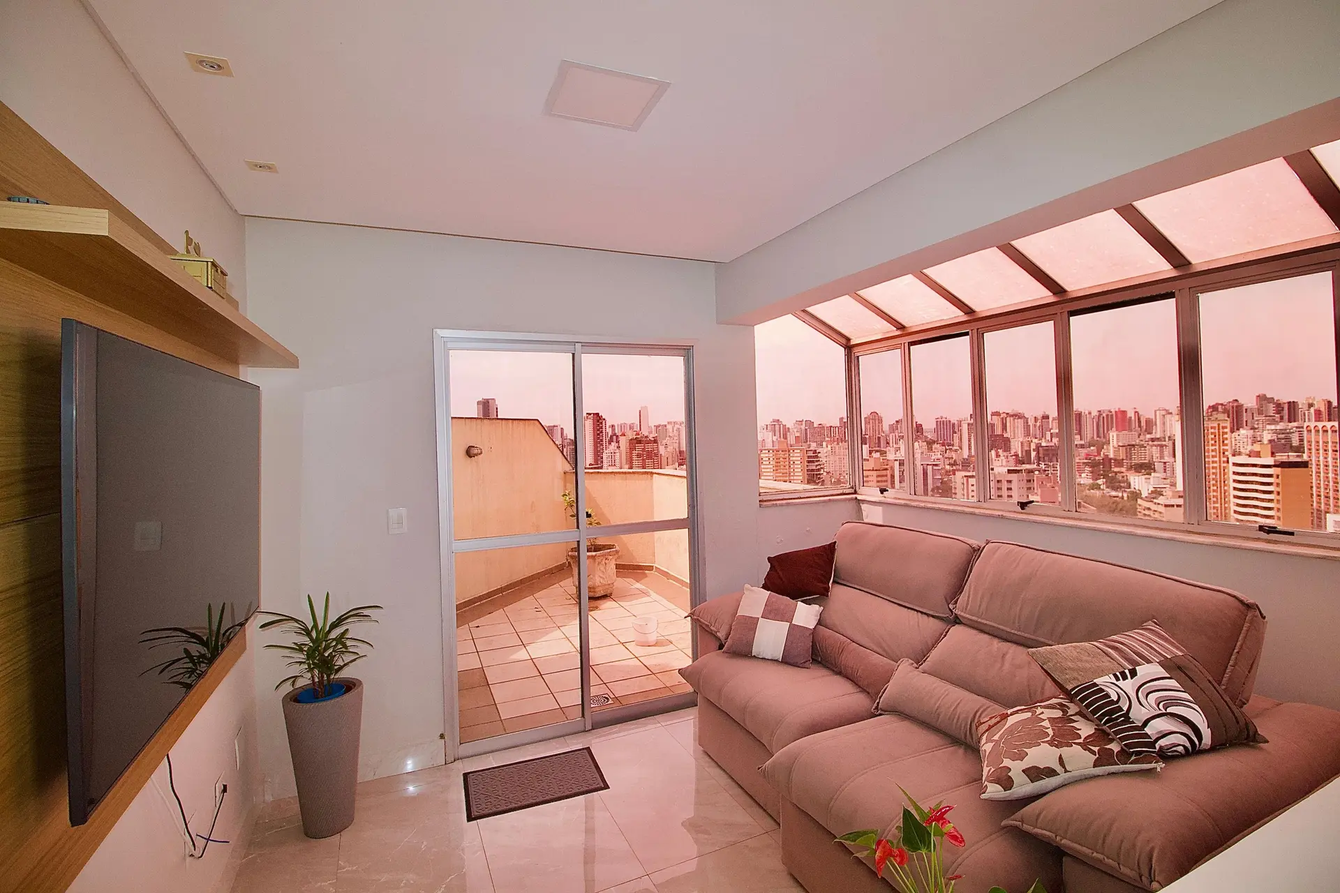 Floor-to-ceiling windows in a 2-bedroom apartment, 100 m² — photo 39