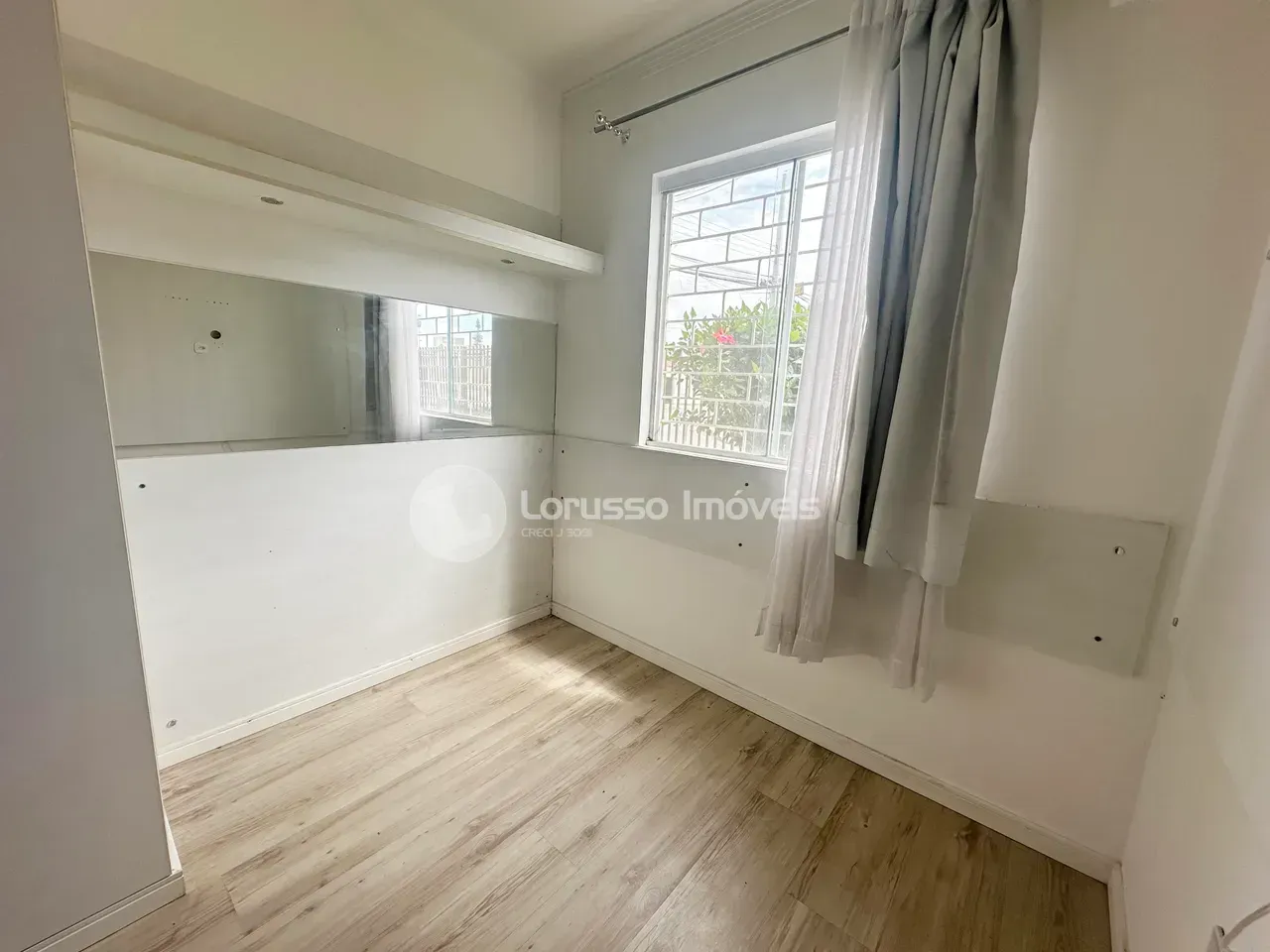 3-bedroom apartment with wood or laminate floors in Curitiba — photo 6