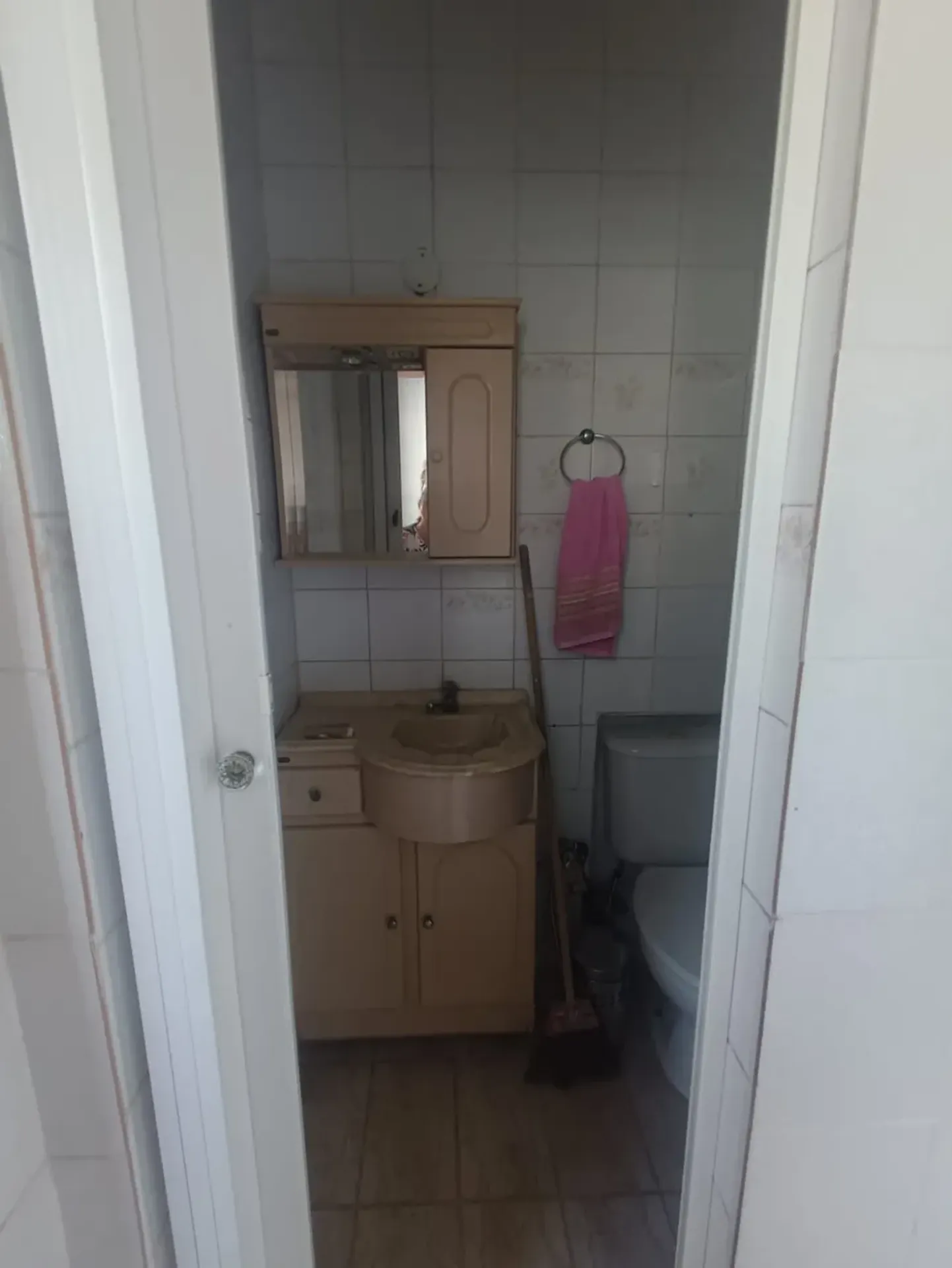 3-bedroom apartment with a closed kitchen and gas stove — photo 5