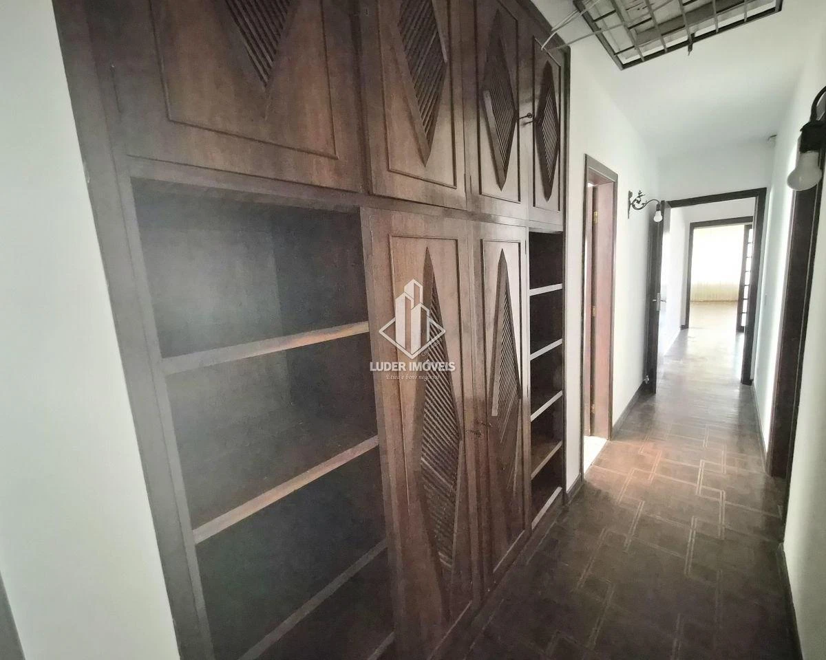 4-bedroom house with a garden in Curitiba — photo 37