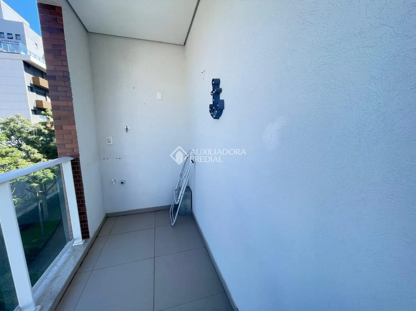Apartamento amueblado de 3 dormitorios con cocina abierta — photo 18