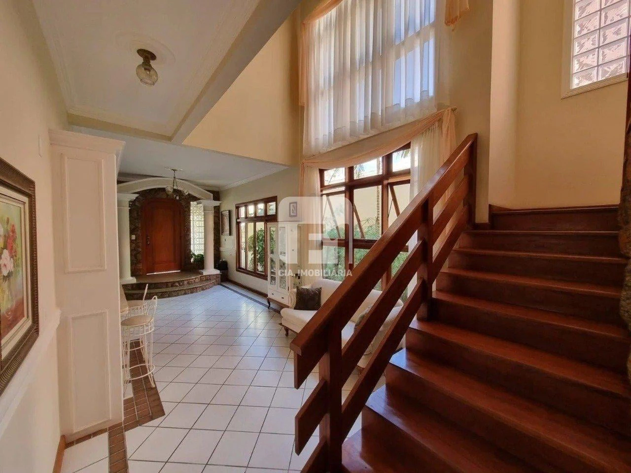 Casa de 5 dormitorios con balcón cerrado con vidrio — photo 17