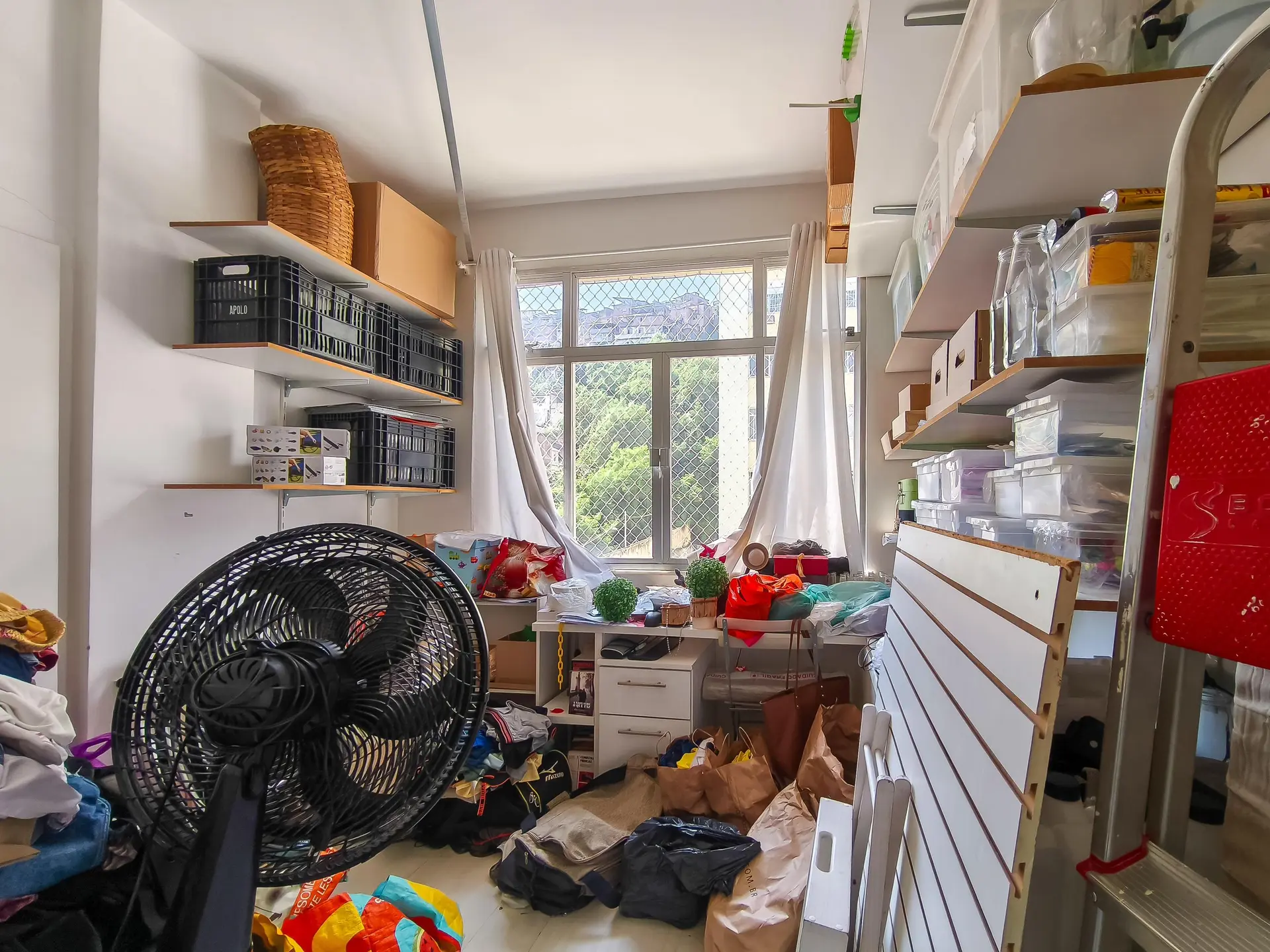 3-bedroom apartment with a walk-in closet — photo 48