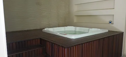 Furnished apartment, 82 m², with a glass-enclosed balcony — photo 27