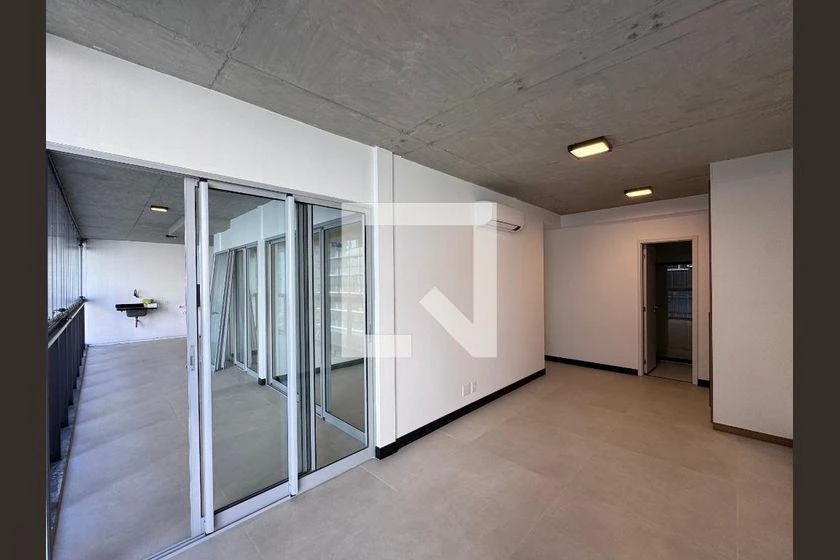 98 m² apartment with 3 bedrooms and a glassed-in balcony — photo 17