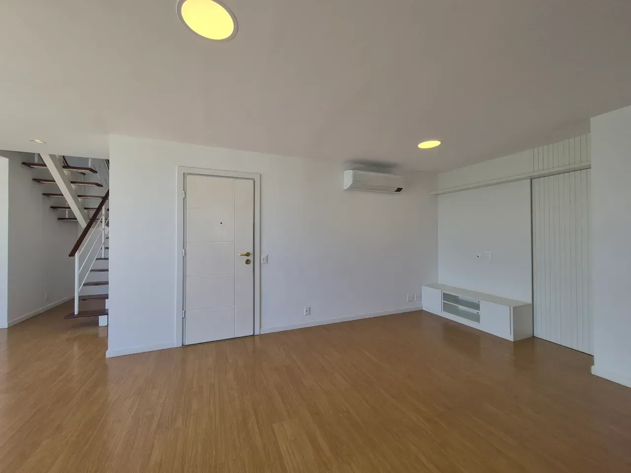 Duplex with 225 m², 3 bedrooms, and open-plan kitchen — photo 13