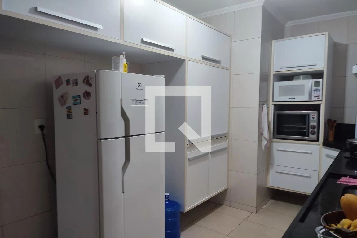 House with 3 bedrooms and a private backyard — photo 6