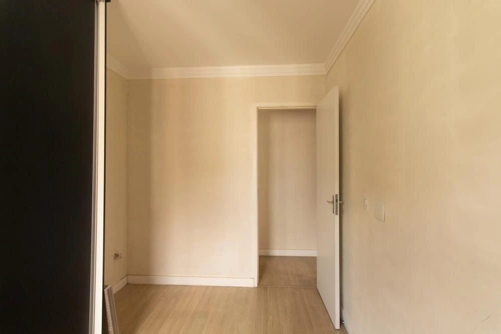 2-bedroom apartment in a building with a gym — photo 8
