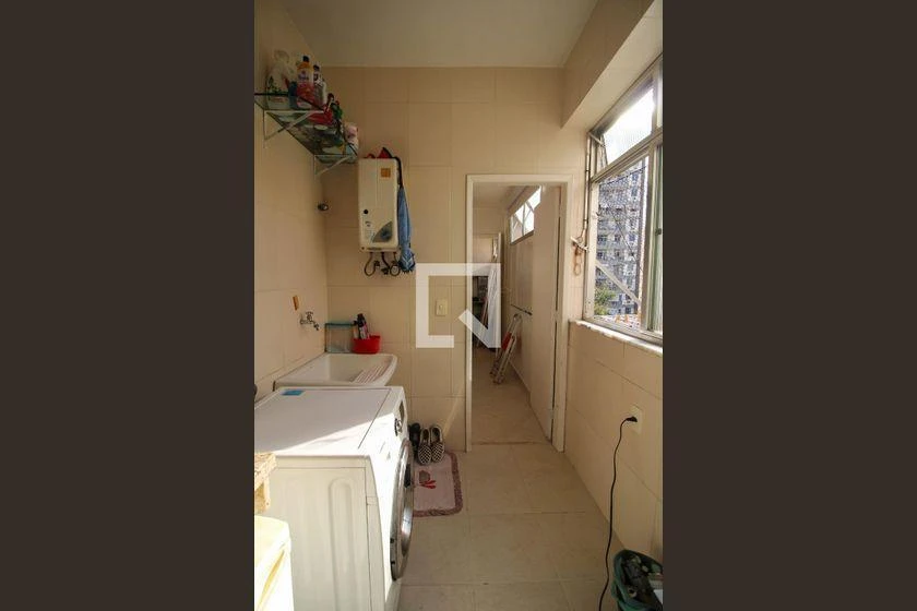 Rental apartment with 3 bedrooms and a glass balcony — photo 36