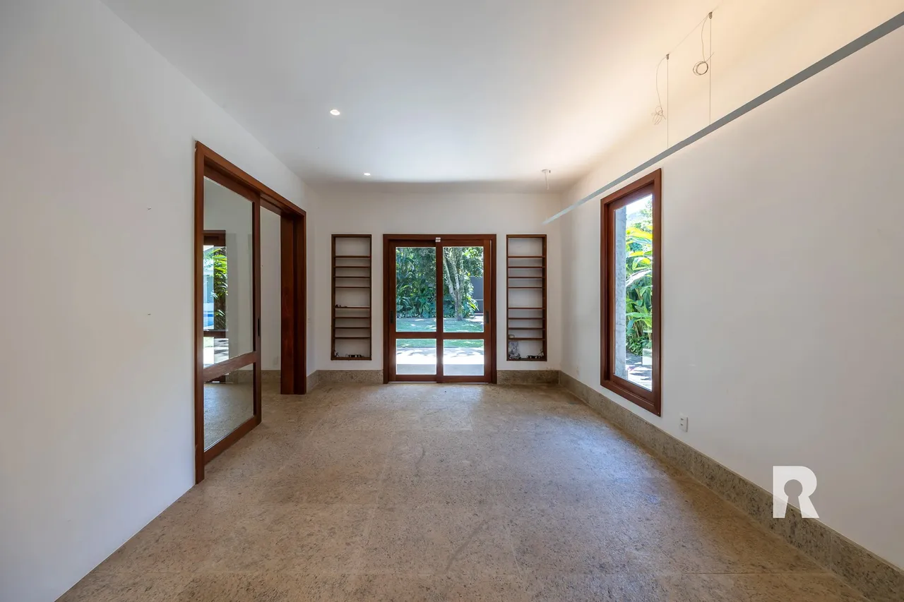 Furnished house with 5 bedrooms and 5 bathrooms — photo 16