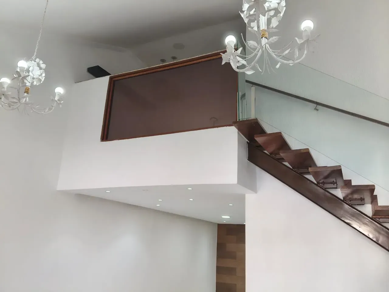 240 m² house with a garden and a grill on the balcony — photo 14