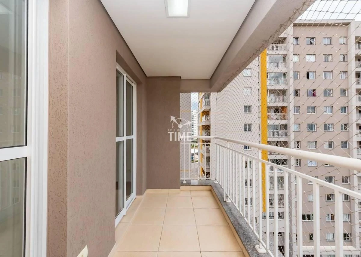 Wood or laminate floors in a 3-bedroom apartment, 69 m² — photo 9