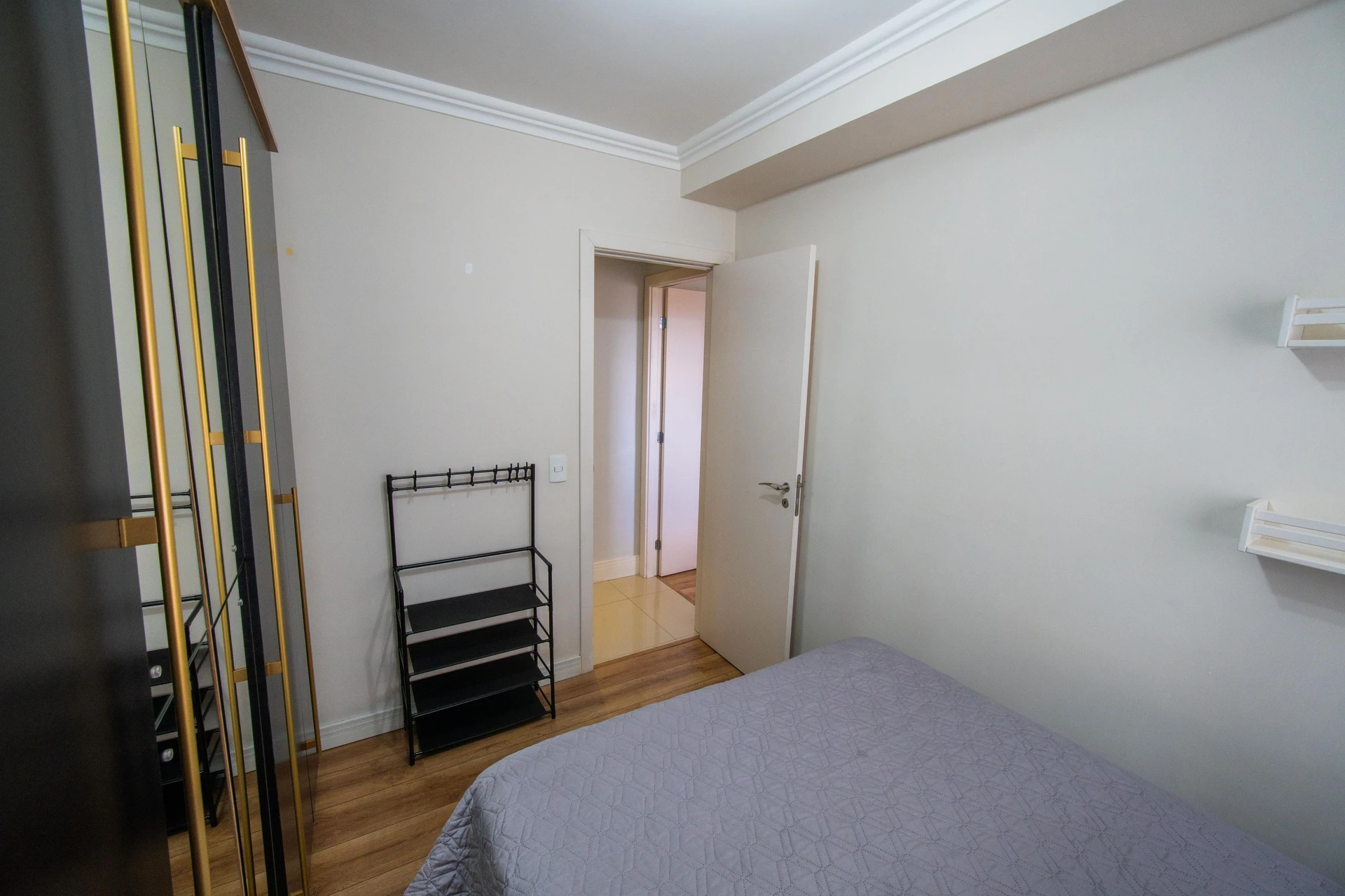 Квартира з 2 спальнями та пральною машиною — photo 32