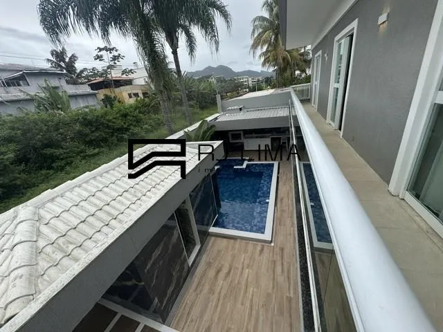 5-bedroom house with a walk-in closet in Rio de Janeiro — photo 35