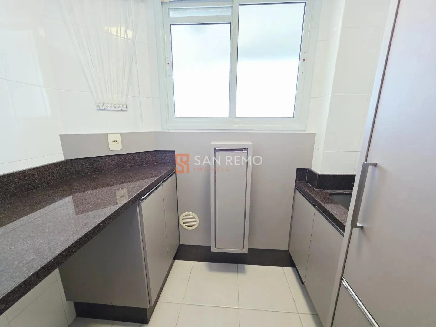2-bedroom apartment in a building with a gym — photo 12