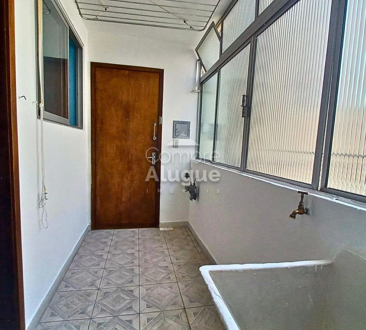 3-bedroom apartment with wood or laminate floors in Curitiba — photo 25