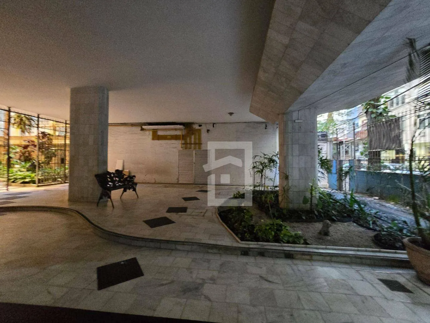 1-bedroom apartment with 24-hour concierge and 32 m² — photo 27