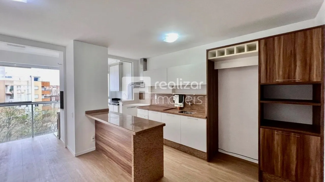 Квартира с 3 спальнями, suite и застеклённым балконом — photo 2