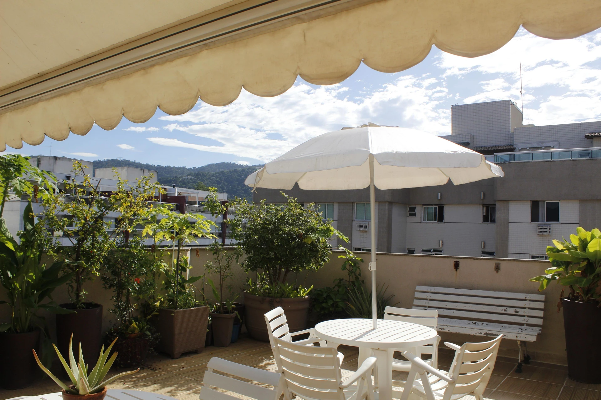 Furnished apartment with 3 bedrooms and 3 bathrooms — photo 29