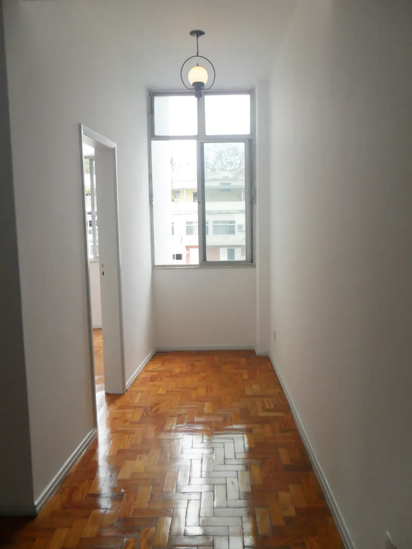 Apartment, 50 m², with wood or laminate floors — photo 11
