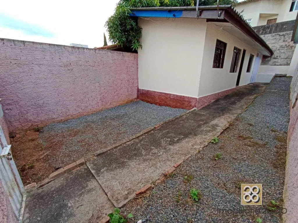 One-bedroom house with wood or laminate floors in Curitiba — photo 11