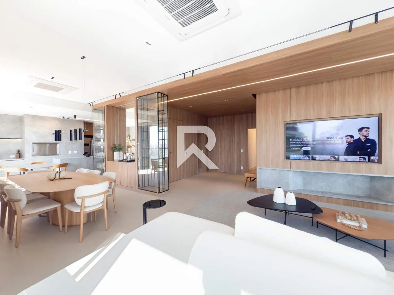 Furnished apartment with 4 en-suite suites and 4 parking spaces