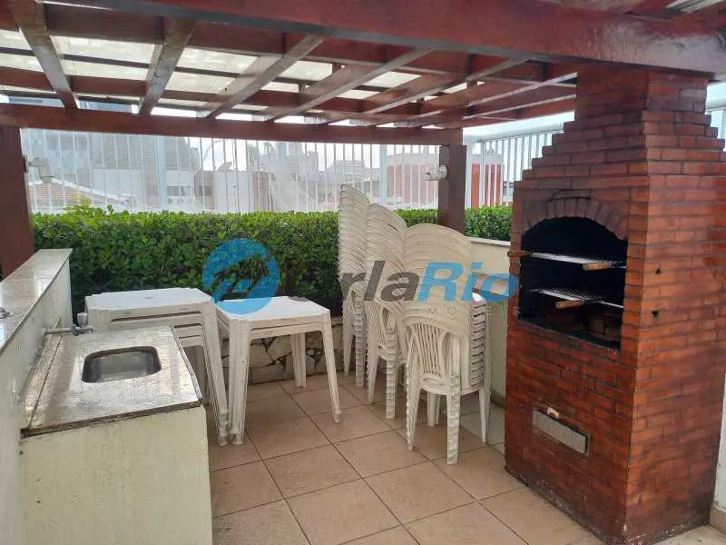 Furnished 1-bedroom apartment with open-plan kitchen — photo 19