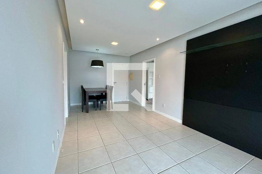 2-bedroom apartment in a building with a gym — photo 31