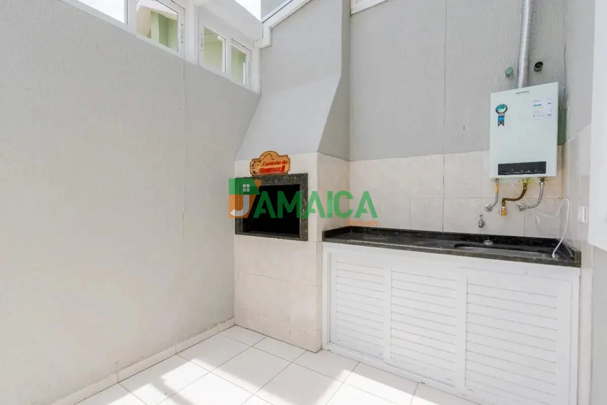 140 m² house with a home office and a walk-in closet — photo 13