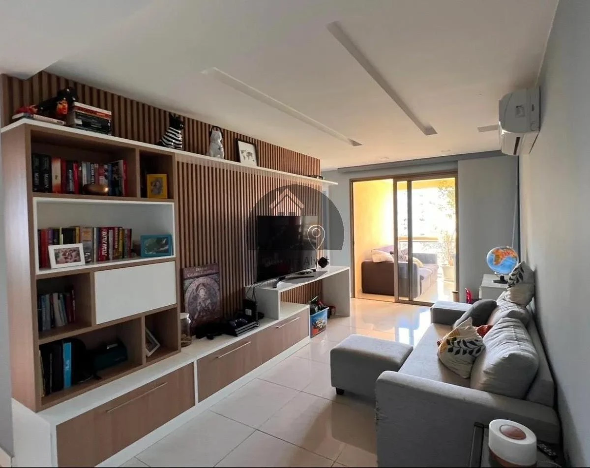 3-suite furnished apartment with balcony and 268 m²