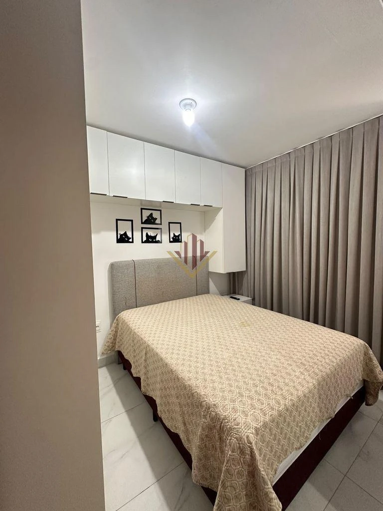 One-bedroom apartment in a building with a pool — photo 3