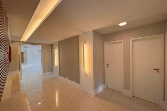 4-bedroom apartment with a separate kitchen, 260 m² — photo 35