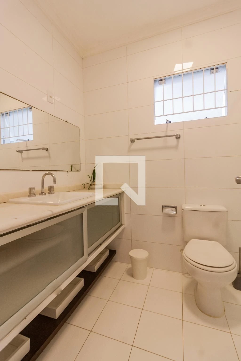 Furnished studio in a building with a pool — photo 25