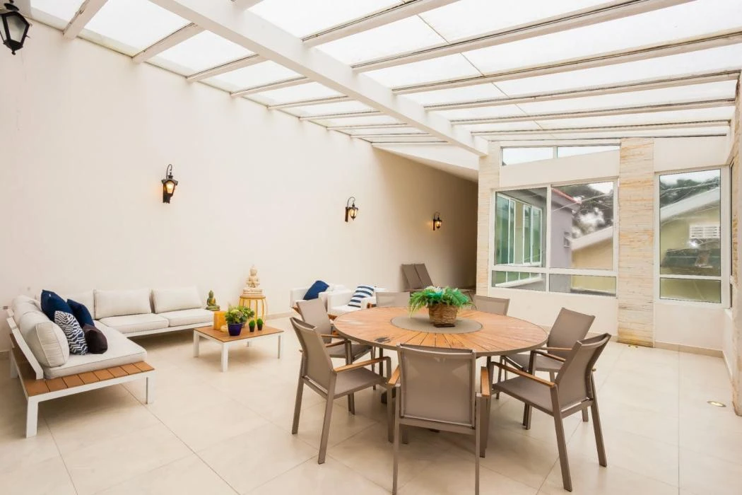 4-bedroom house with floor-to-ceiling windows — photo 26