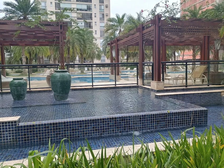 Apartamento de 3 quartos com janelas do piso ao teto — photo 44