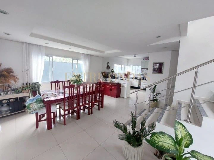 465 m² house with 4 bedrooms and 7 bathrooms — photo 7