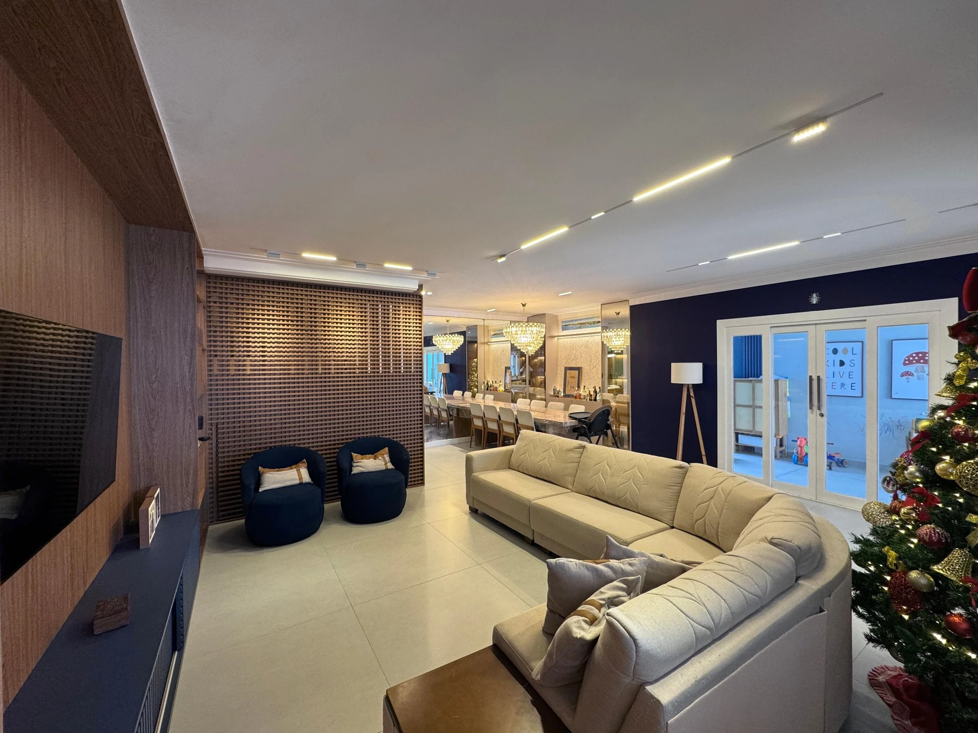 Furnished house, 550 m², with a bathtub — photo 45