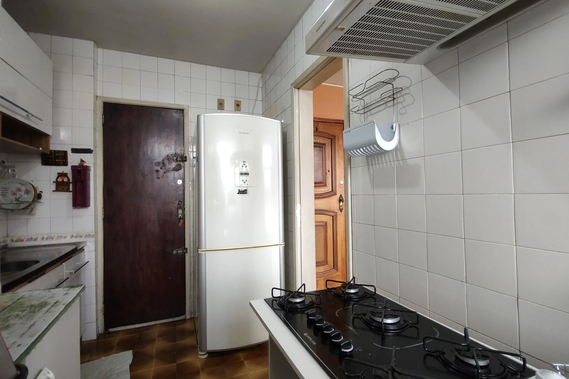 Furnished 2-bedroom apartment with a balcony — photo 15