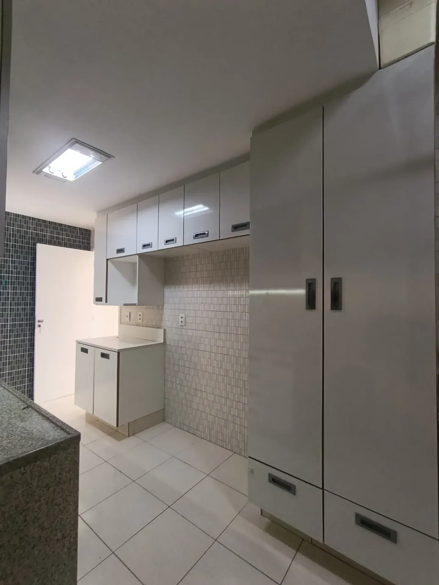 Unfurnished apartment with 3 bedrooms and 1 bathroom — photo 33