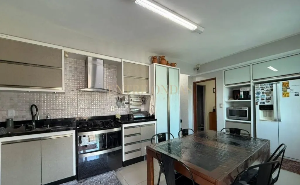 400 m² house with a private pool and a dishwasher — photo 17