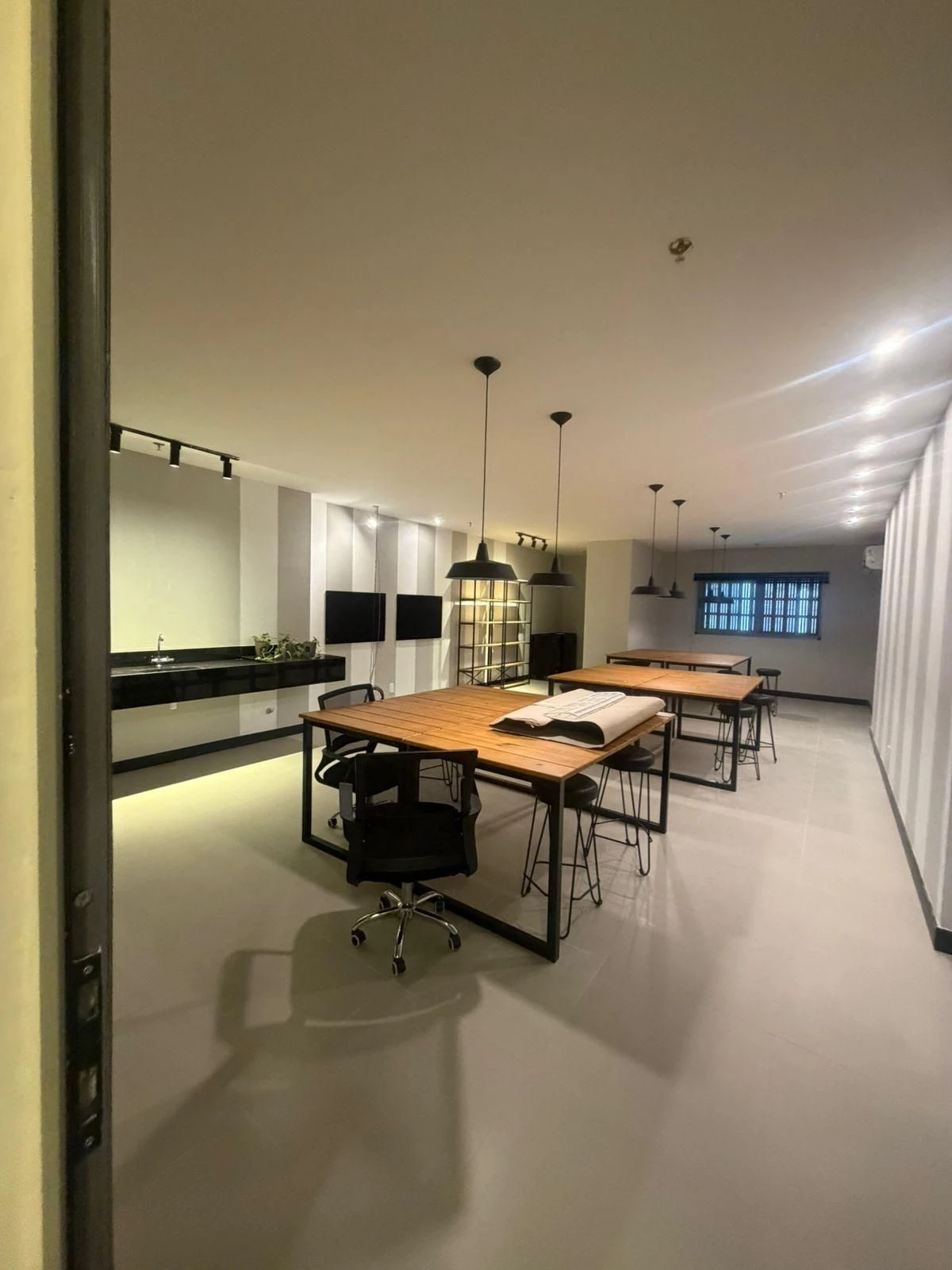 Apartamento de 1 dormitorio con cocina abierta y balcón — photo 7