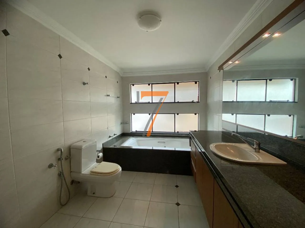 3-bedroom house with a water view in Florianópolis — photo 23