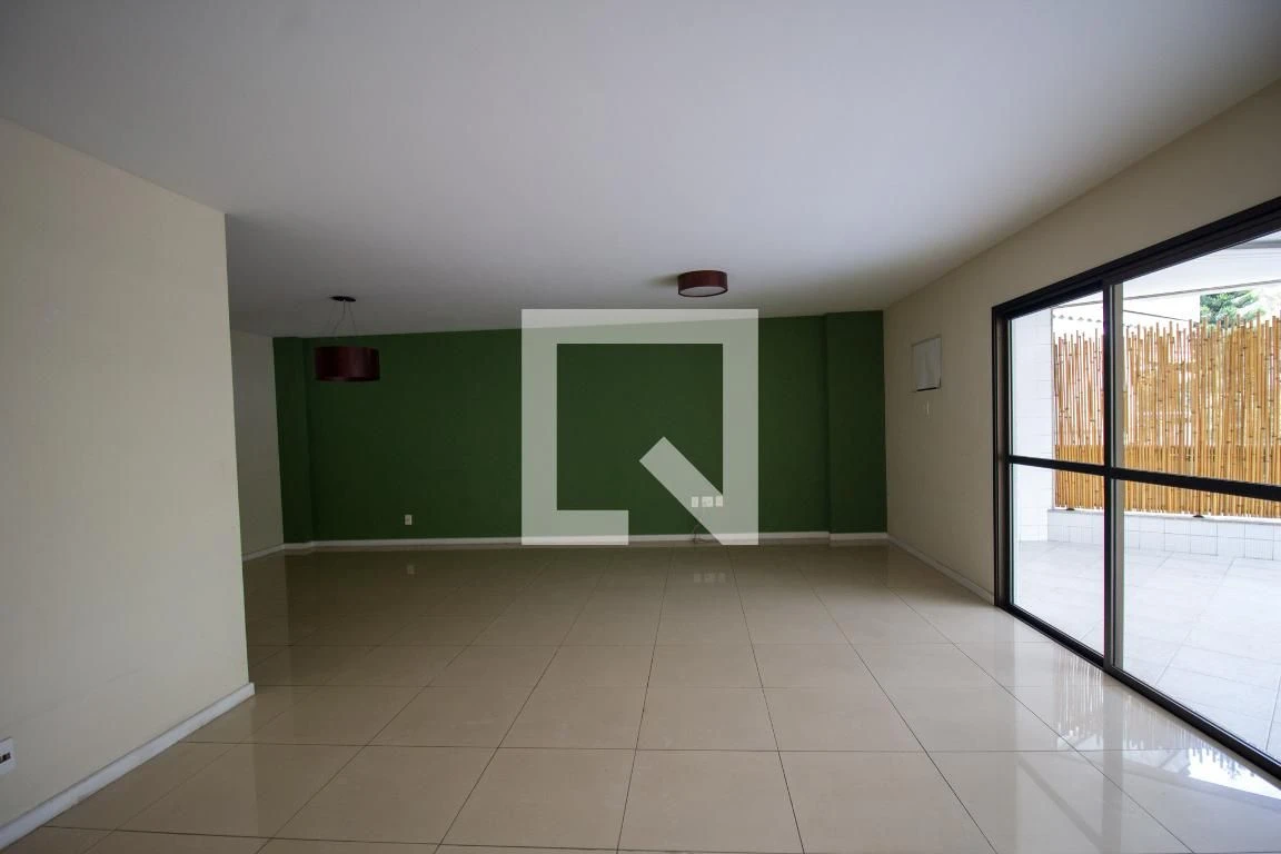 3-bedroom apartment with enclosed kitchen and private garden — photo 7
