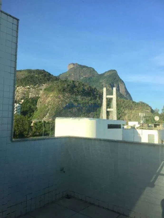 320 m² apartment with a walk-in closet and a mountain view — photo 30