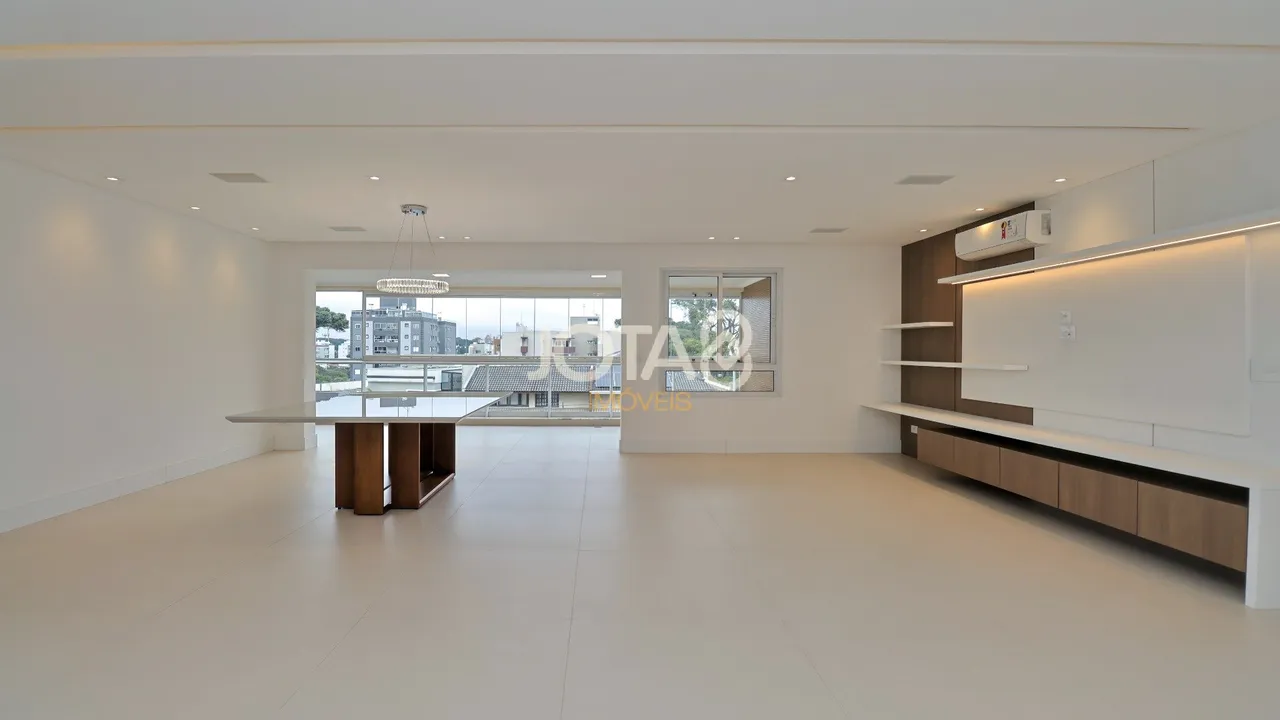 Apartment with 3 en-suite bedrooms 266 m² and parking — photo 2