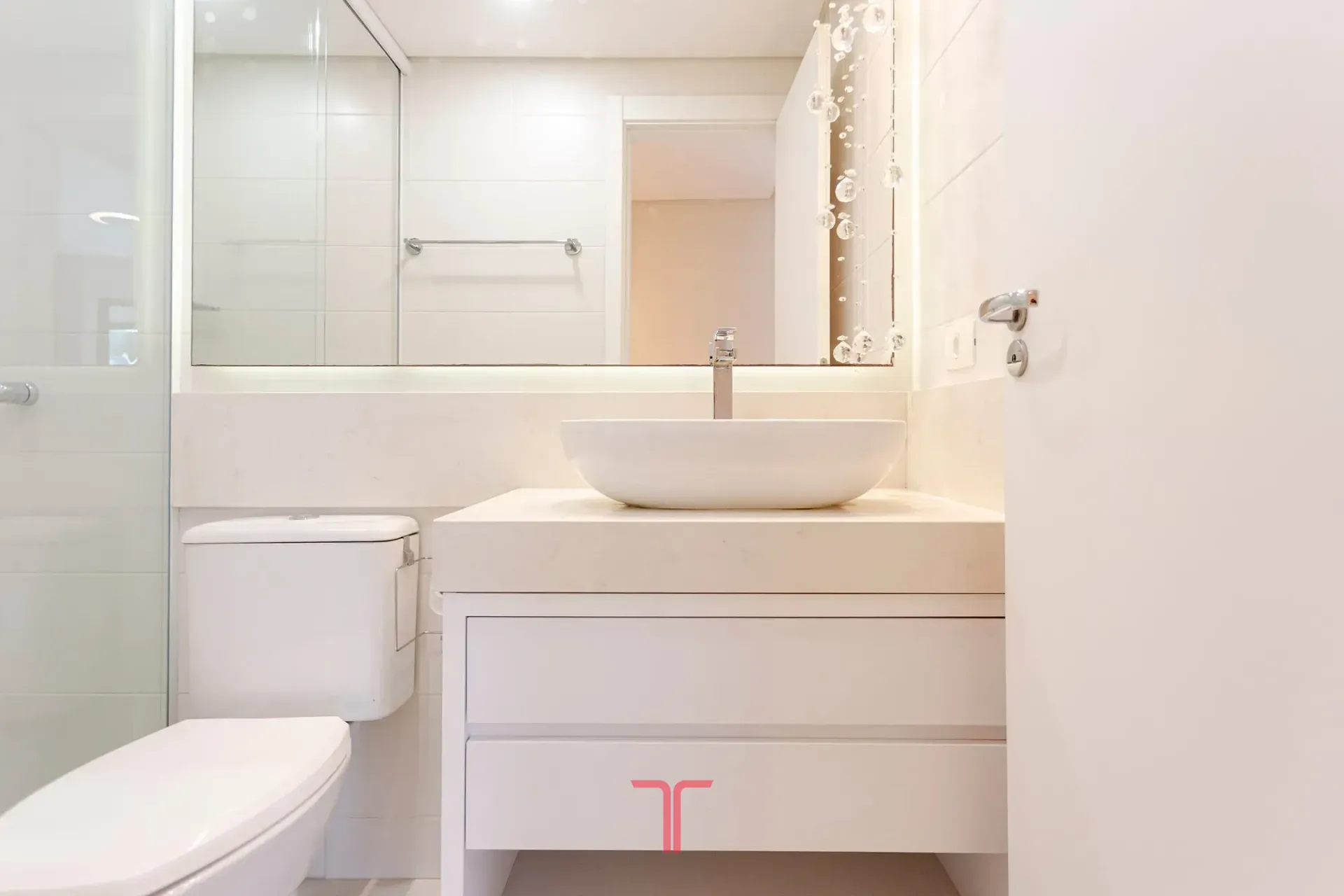 3-bedroom apartment in a building with a pool — photo 28