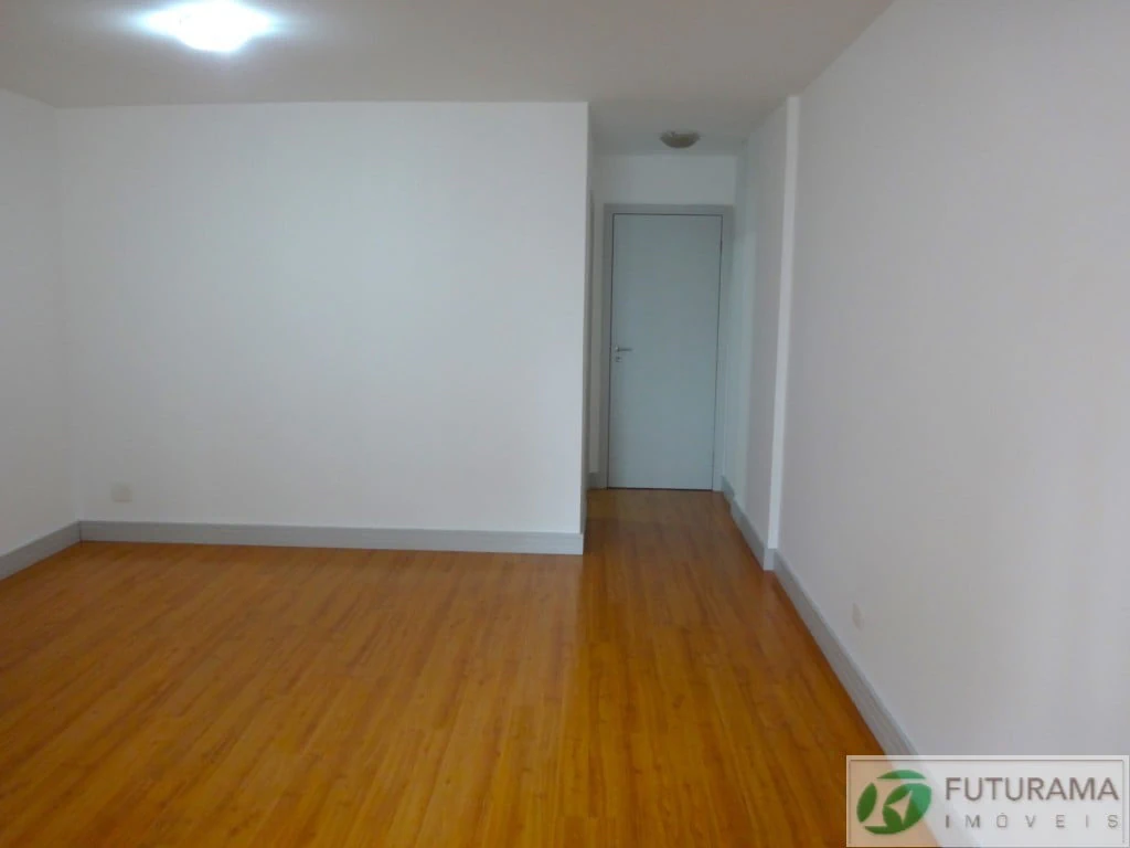 Apartment, 123 m², with wood or laminate floors — photo 14
